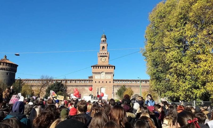 A Milano 30mila persone in piazza per dire “No alla violenza sulle donne”