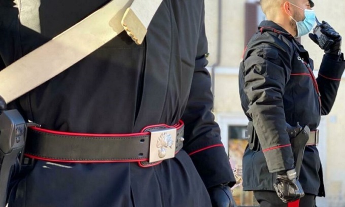 Colto sul fatto mentre rubava in una scuola: arrestato dai carabinieri di Milano