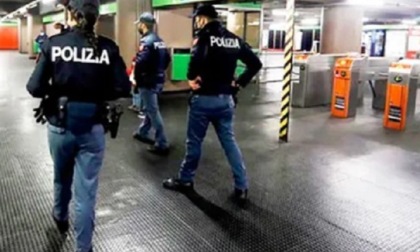 Urla «Allah Akbar» in metro a Milano: fermato 37enne legato all'Isis