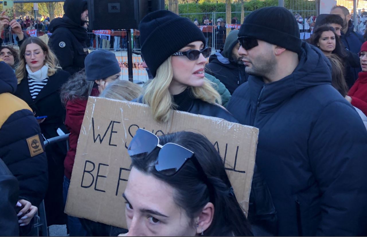 VIOLENZA DONNE, CHIARA FERRAGNI A MANIFESTAZIONE: UN DOVERE ESSERE QUI (FOTO)