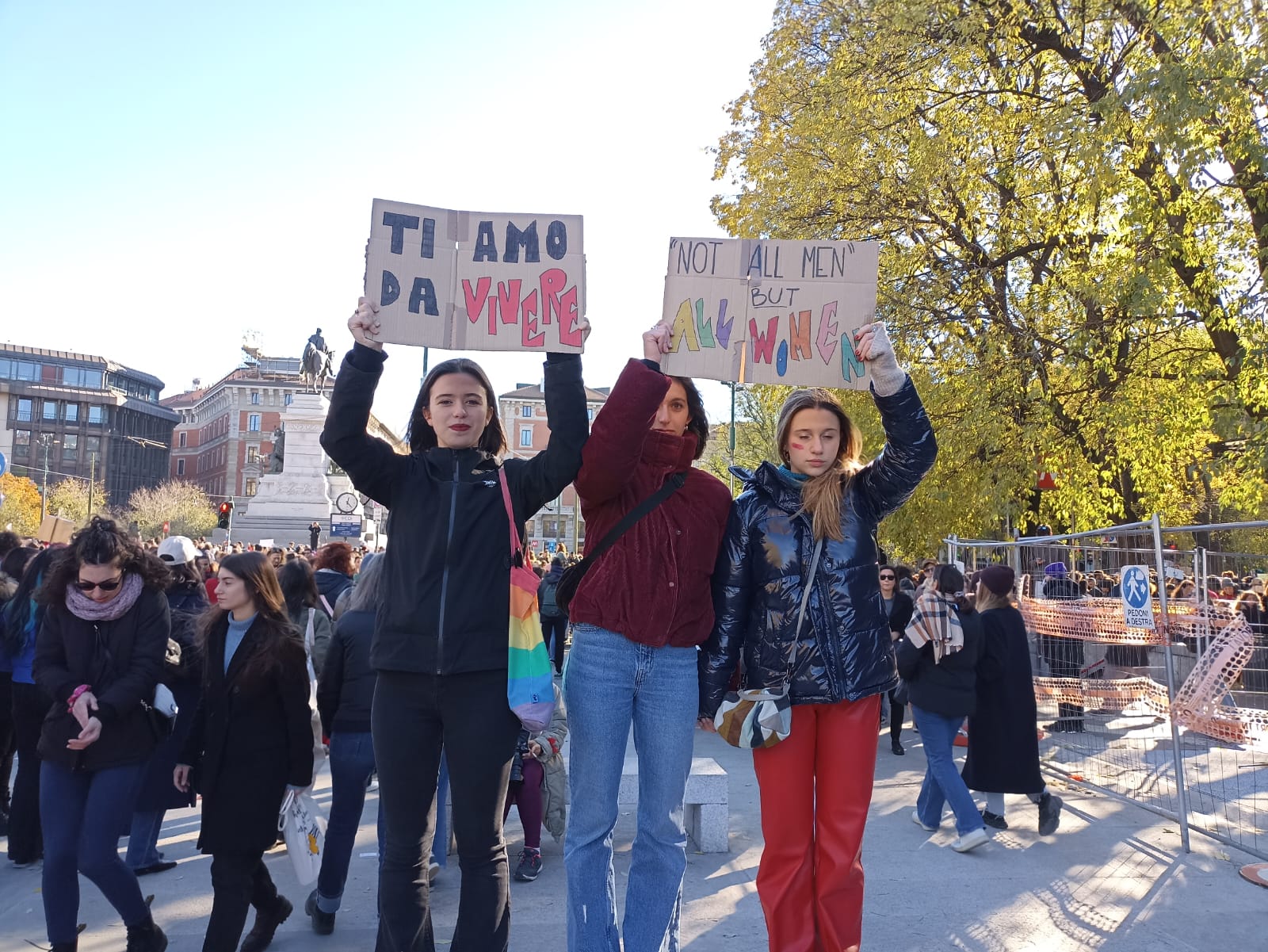 VIOLENZA DONNE, IN MIGLIAIA A MANIFESTAZIONE IN LARGO CAIROLI (FOTO 8)