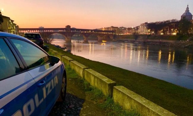 Conosce un ragazzo sui social e questo la violenta: 15enne tenta il suicidio