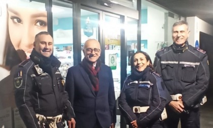 Sicurezza, controlli serali antirapina della polizia locale nelle attività commerciali di Cesano