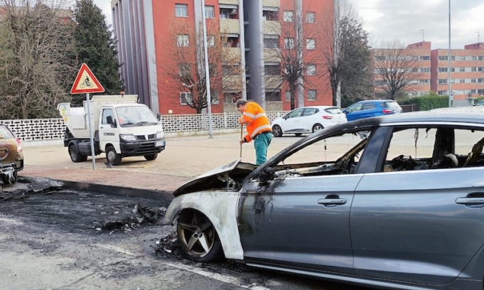 Fiamme dalla cantina: evacuato l’intero palazzo a Cesano. Un incendio anche a Buccinasco