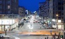 Milano accende Corso Buenos Aires con illuminazioni natalizie sostenibili
