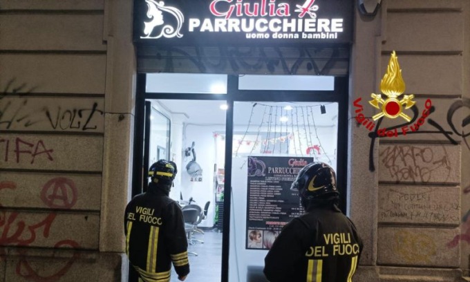 Fuga di monossido di carbonio in un parrucchiere di Milano: due intossicati