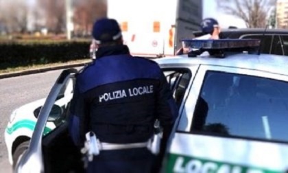 Scoppia una banale lite stradale a Buccinasco: un uomo anziano denunciato, un giovane al pronto soccorso
