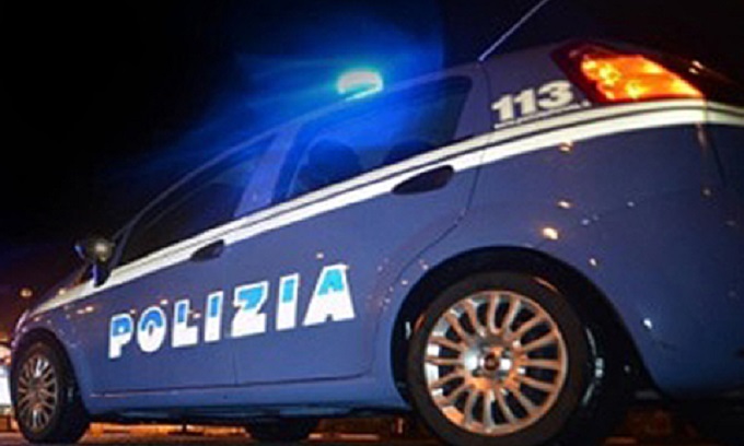 27enne ruba un’auto a Milano picchiando il conducente e fugge: arrestato nel comasco