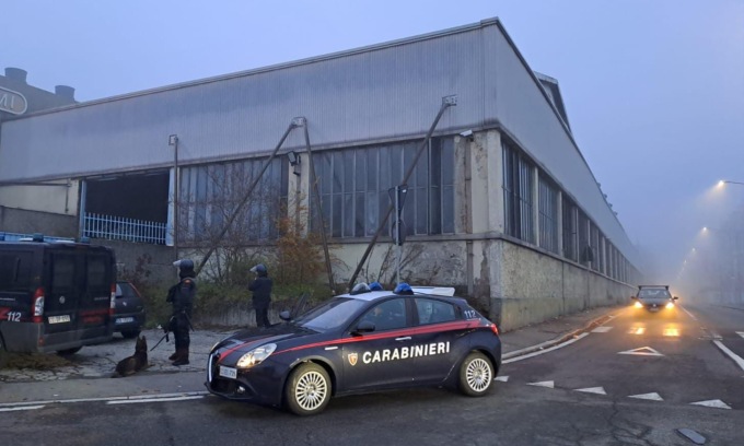 Durante una violenta lite un 32enne è stato accoltellato gravemente ad una gamba: si cerca l’aggressore