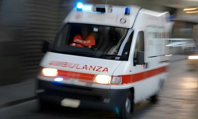 Donna precipita dal quarto piano: proseguono le indagini, interrogato il compagno
