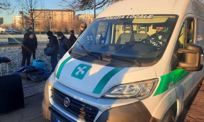 Maxi operazione al mercatino abusivo del parco Alessandrini