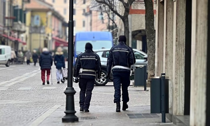 Controlli a tappeto della Polizia locale di Corsico: sanzioni per irregolarità smaltimento rifiuti, veicoli abbandonati rimossi, proprietari di cani controllati