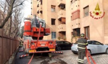 Appartamento a fuoco in zona Comasina a Milano: vigili del fuoco sul posto