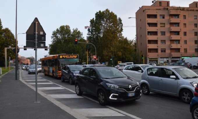 Smog a Milano, Sala si difende attaccando i dati: “Solite indagini di enti privati”