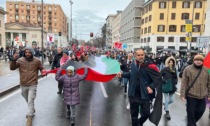 Quasi 20mila persone da tutta Italia a Milano per la manifestazione pro Palestina: le immagini