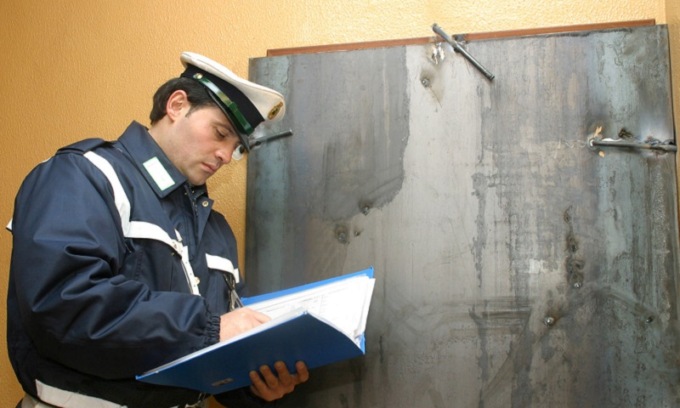 Sgomberato dalla polizia locale un appartamento occupato abusivamente