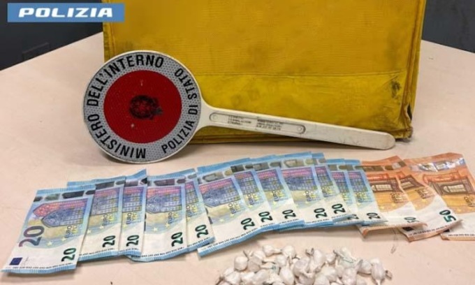 Spacciava droga con la bici e zaino da rider: arrestato 42enne
