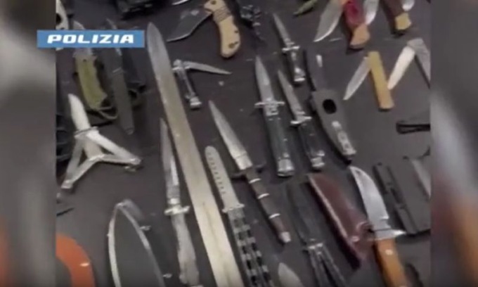 40enne in manette per spaccio e fabbricazione di armi da guerra