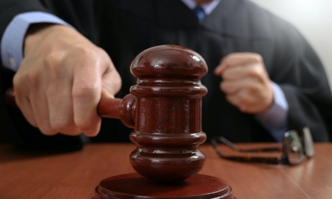 Abusi su due allieve minorenni: l’istruttore del maneggio è stato condannato a dieci anni