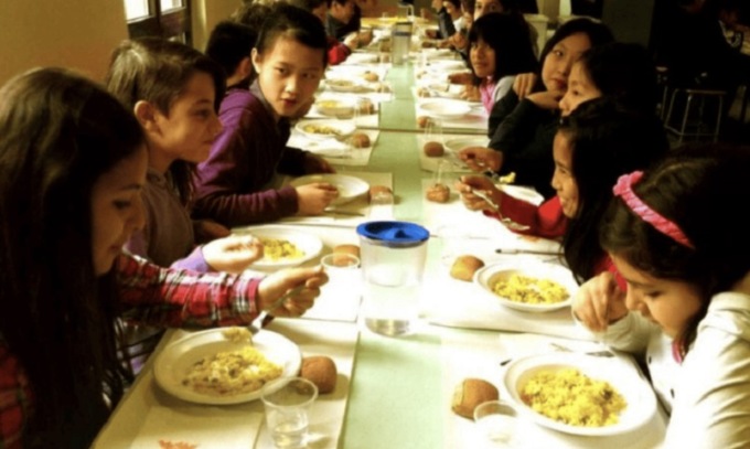 Mense scolastiche, Milano Ristorazione nel mirino dei genitori che lanciano una petizione: “Il Comune cambi fornitore”