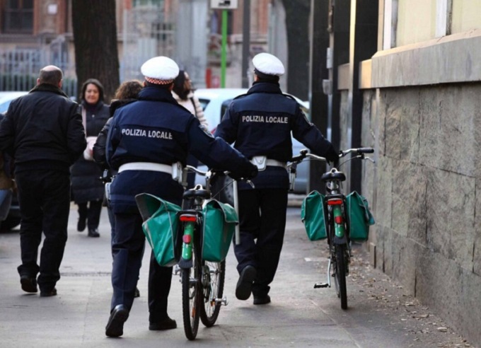 A Milano aperto bando per l’assunzione di 14 agenti di polizia locale: “Saranno 260 i nuovi agenti entro il 2024”