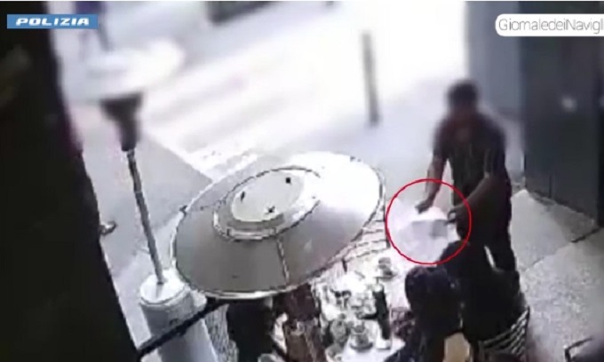 Borseggiatori prendono di mira il Salone del Mobile: cinque arresti della polizia