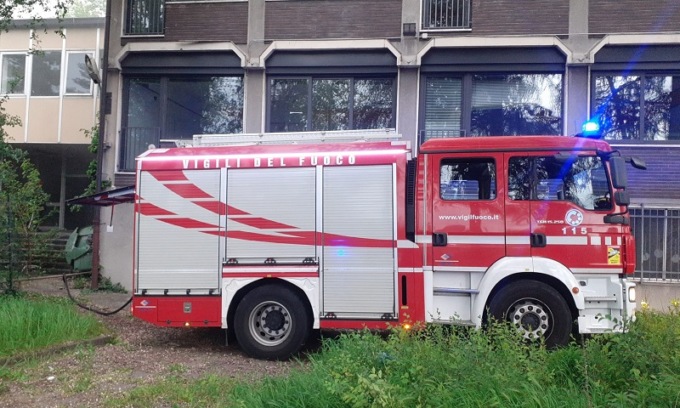 Principio di incendio nella ex scuola: all’origine una sigaretta lasciata accesa