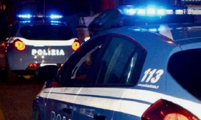 Nasconde la cocaina in un calzino: 58enne in manette