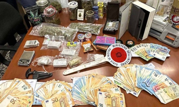 Spaccia droga usando la casa della nonna di 104 anni: arrestato 37enne