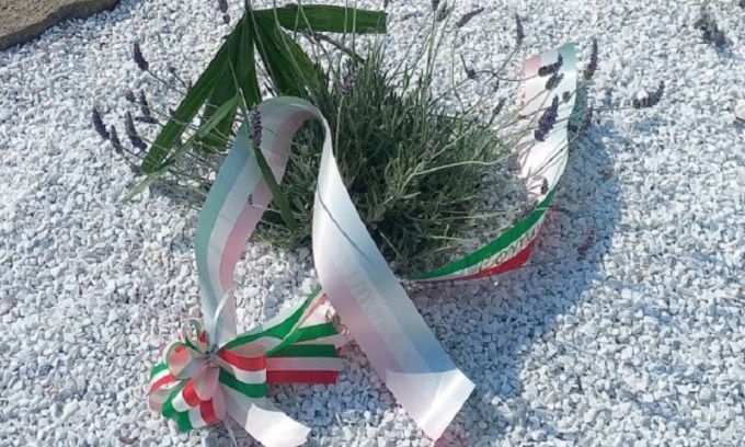 Vandalizzata la corona di fiori dedicata a Peppino Impastato