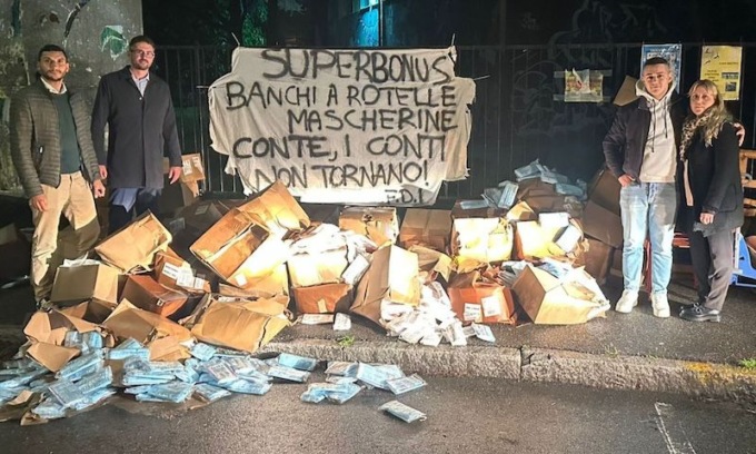 Botta e risposta tra Raimondo (FdI) e il vicesindaco Gattuso sugli scatoloni di mascherine scaricate sul marciapiede