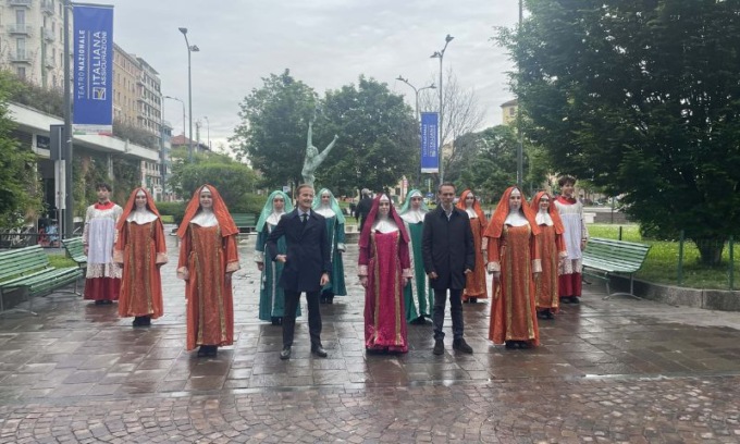 Flashmob “Sister Act” per Milano per lanciare la partnership tra Teatro Nazionale e Italiana Assicurazioni