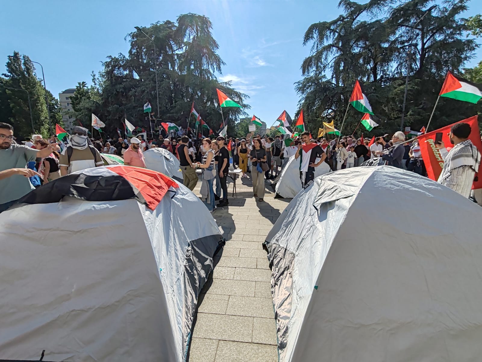 PALESTINA, PROTESTA ARRIVA AL POLITECNICO: TENDE IN PIAZZA LEONARDO (FOTO 8)