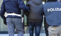 Tenta la fuga ma la polizia lo blocca a Buccinasco: arrestato spacciatore