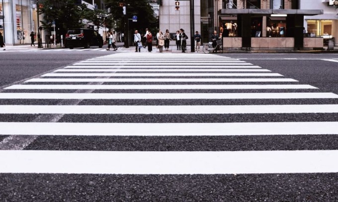 “Ruote ferme, pedoni salvi”: per le strade di Milano arrivano gli Assistenti Pedonali