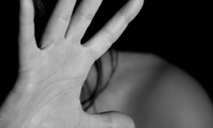 Ragazza 17enne aggredita sessualmente nell’androne del palazzo dove abita