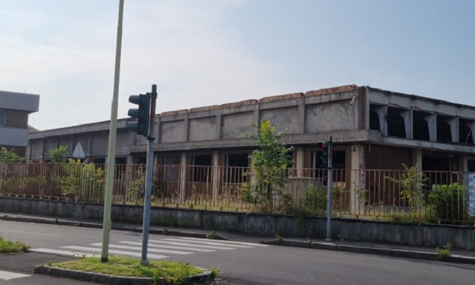 Al via i lavori di demolizione dei capannoni dismessi da anni dell’Ex Cabel