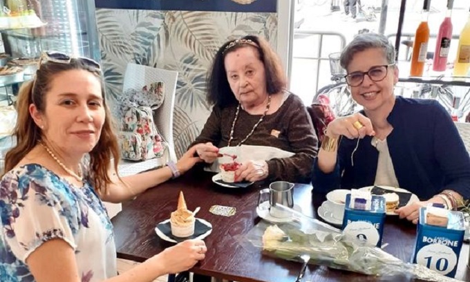 I “Nipoti di Babbo Natale” esaudiscono i desideri dei nonni in Rsa: la storia della signora Piera, ospite della RSA “Gli Oleandri”