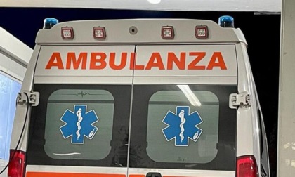 Operaio cade durante un trasloco: portato in ospedale in codice rosso