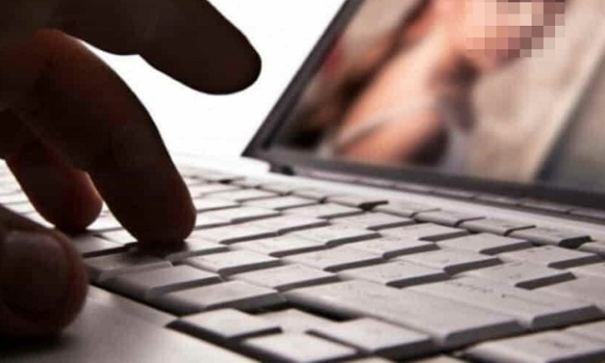 Si fa mandare foto e video hard da dodici ragazzine minorenni: 23enne arrestato per pornografia minorile