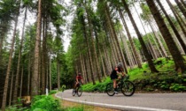 In ritardo per la messa, anziana travolge tre ciclisti della Dolomiti Race