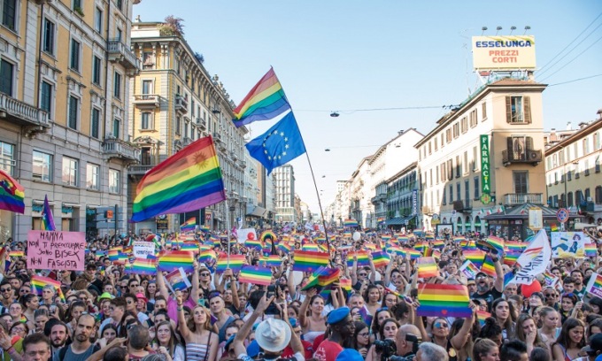 Milano Pride 2024, la tradizionale parata di sabato 29 giugno e il grande evento all’Arco della Pace