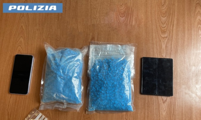 Oltre 5mila pastiglie di ecstasy pronte allo spaccio: due arrestati