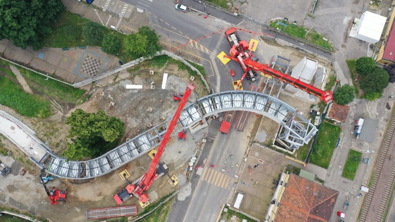 M4, INIZIATA INSTALLAZIONE PASSERELLA CICLOPEDONALE A SAN CRISTOFORO (FOTO 4)