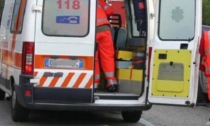 Violento schianto auto moto a Milano: grave il centauro di 50 anni