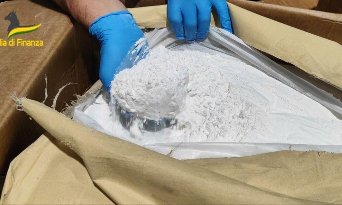 Caronno, maxi sequestro di droga sintetica nell’operazione “Molecola”