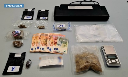 Un chilo di droga in auto e nel box: arrestato 33enne