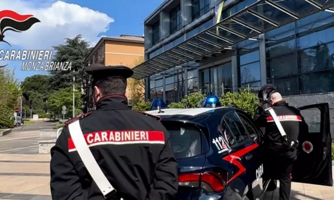Barista rapinata e violentata all’alba mentre apre il suo locale: è caccia all’aggressore