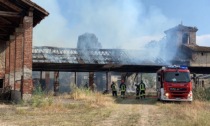 Incendio al Castello di Carpiano: pericolo eternit nel tetto andato a fuoco