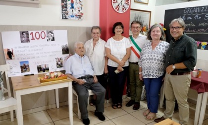 Cesano Boscone festeggia i cento anni di nonno Giuseppe fra Regina Elisabetta, bici e orto